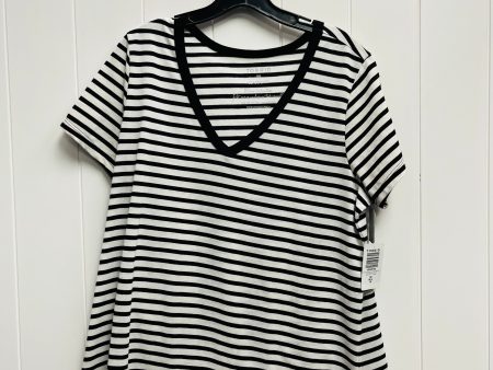 Black & White Top Short Sleeve Torrid, Size M Hot on Sale