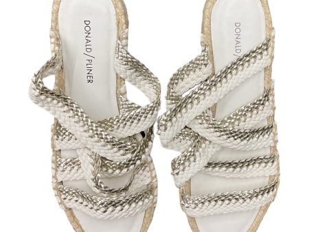 White Sandals Flats Donald Pliner, Size 7 Online Hot Sale