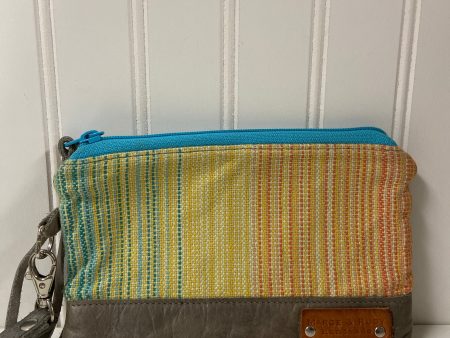 Wristlet Clothes Mentor, Size Medium Supply