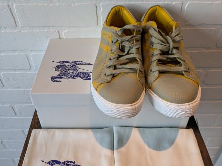 Yellow Shoes Luxury Designer Burberry, Size 10.5 Discount