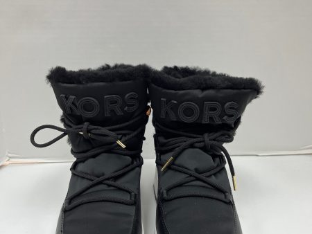 Boots Snow By Michael Kors  Size: 7.5 For Sale